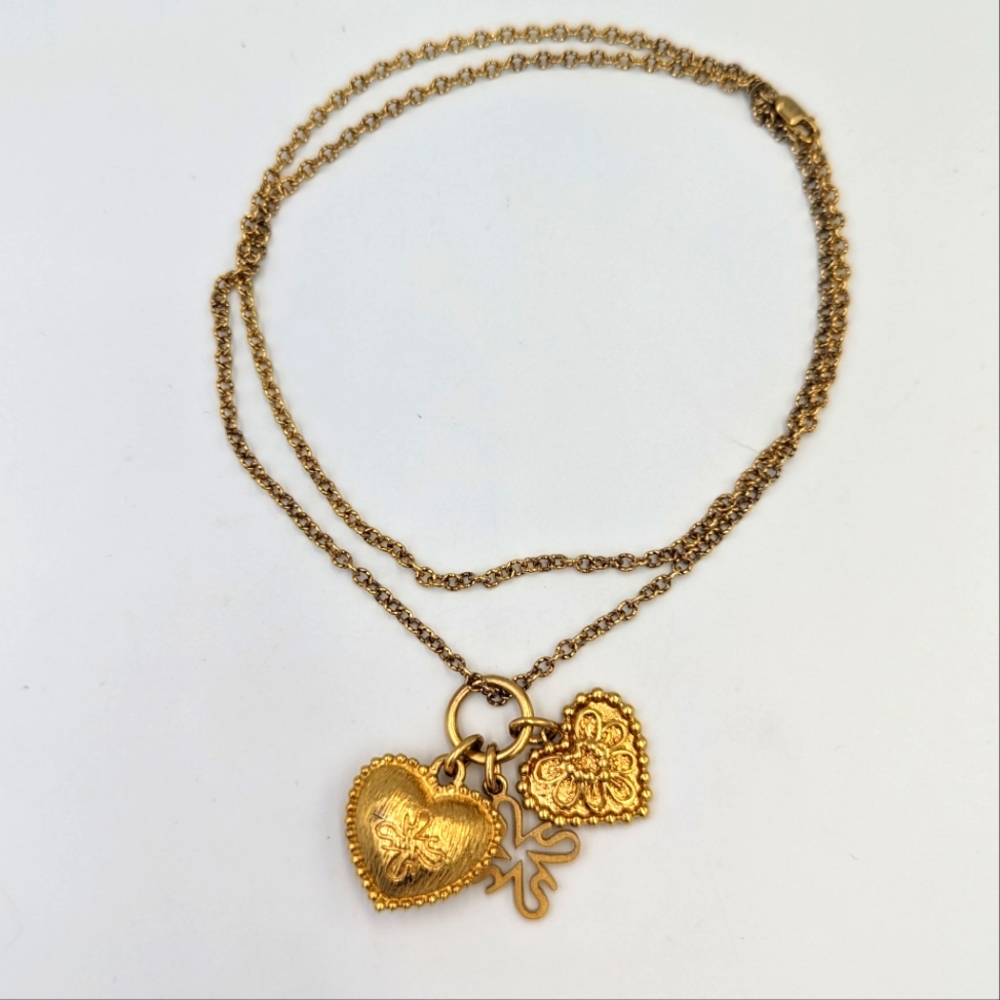 Timeless Elegance Vera Wang 18k Gold Over Sterling silver 925 Hearts Necklace